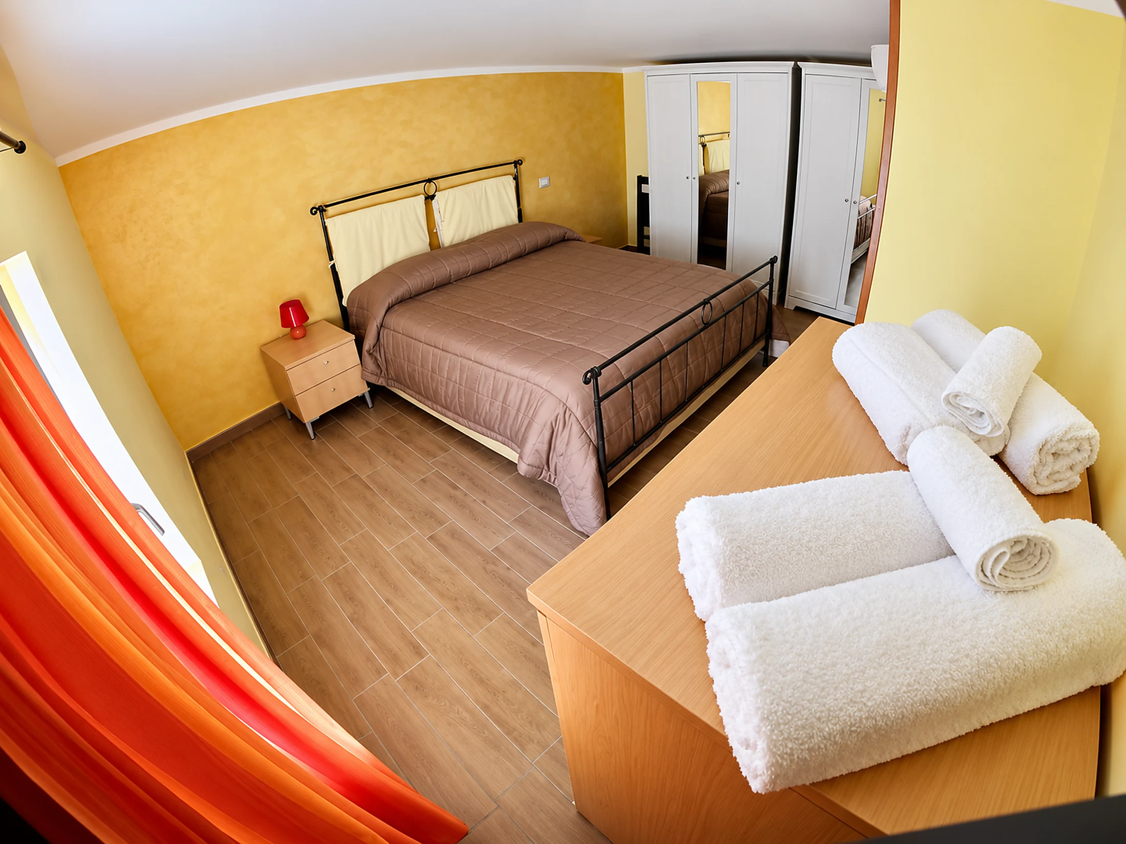 Camera da letto con letto matrimoniale